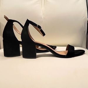 Black open toed heels 3" :)